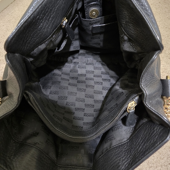 Michael Kors Soft leather bag. EUC - Picture 9 of 12